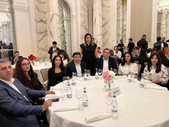 Ailə, Qadın və Uşaq Problemləri üzrə Dövlət Komitəsinin təşkilatçılığı ilə “Rəqəmsal dövrdə ailə: transformasiyanın yeni sərhədləri” mövzusunda keçirirlən I Ailə Forumunda Suraxanı rayonunun da nümunəvi ailələri iştirak ediblər
