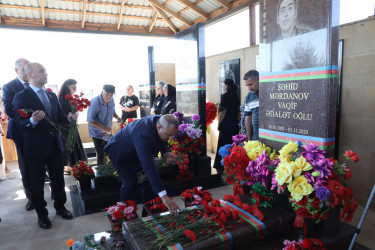 27 Sentyabr – Anım Günü ərəfəsində Suraxanı rayonunda Vətənimizin müstəqilliyi, suverenliyi və ərazi bütövlüyü uğrunda canından keçərək şəhidlik zirvəsinə ucalmış qəhrəmanlarımızın əziz xatirəsi dərin ehtiramla yad edilib