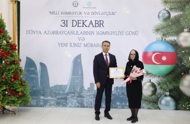 31 Dekabr - Dünya Azərbaycanlılarının Həmrəyliyi Günü və Yeni il bayramı münasibətilə rayonun ictimai həyatında fəal iştirakına görə bir qrup şəxs Rayon İcra Hakimiyyəti başçısının və YAP Suraxanı Rayon Təşkilatının Fəxri Fərmanları ilə təltif olunublar