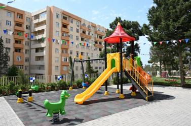 “Bizim həyət” layihəsi çərçivəsində yenilənmiş növbəti həyət sakinlərin istifadəsinə verilib